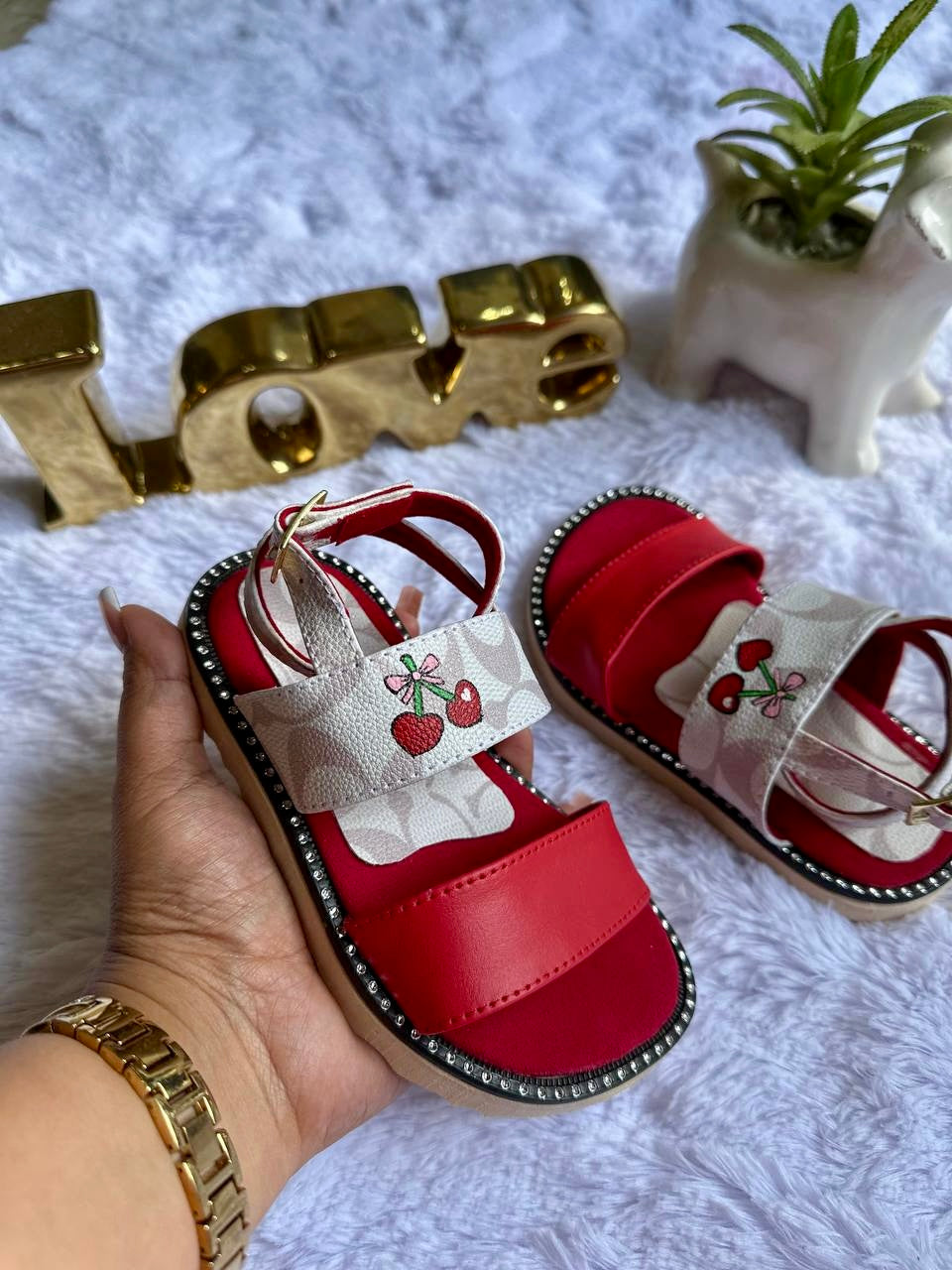 🍒 Sandals